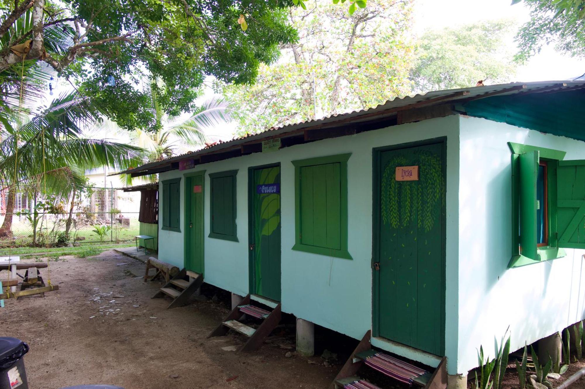 Hostel Casa Mamre Cahuita Exterior foto