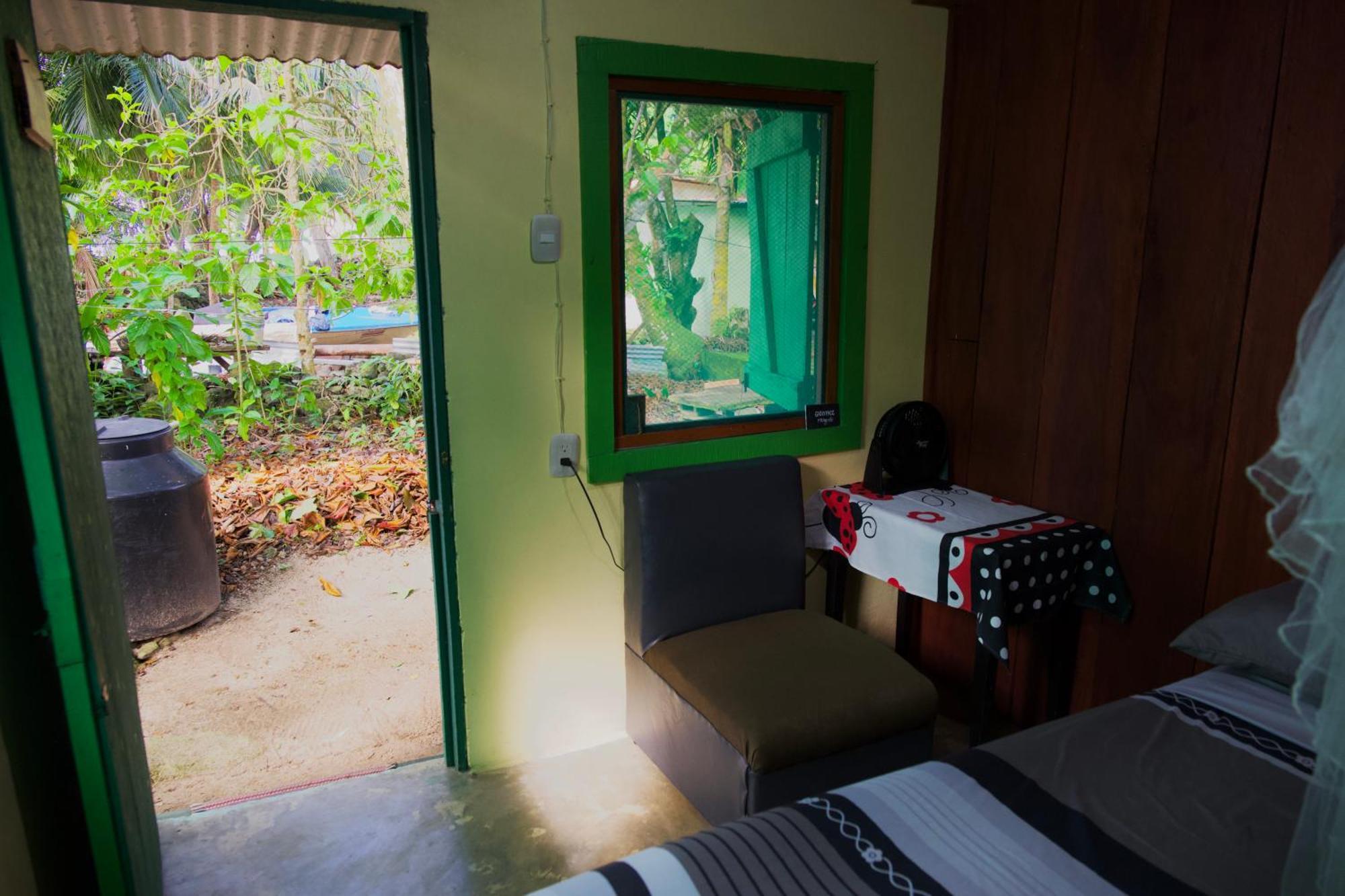 Hostel Casa Mamre Cahuita Exterior foto